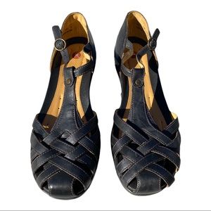 NWOT Clarks Unstructured T-Strap Sandals size 10M